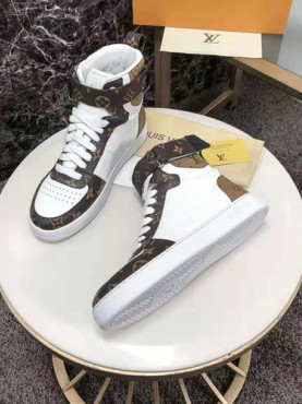 루이** 스니커즈