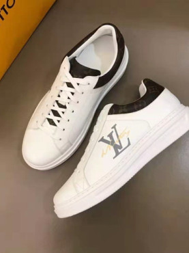 루이** 스니커즈