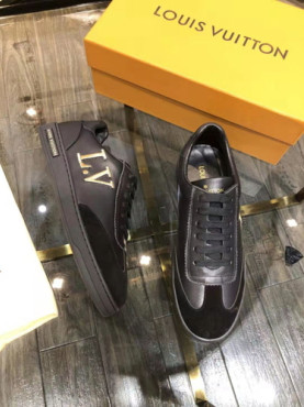 루이** 스니커즈