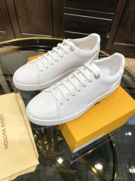 루이** 스니커즈
