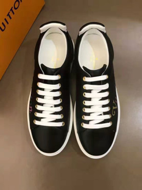 루이** 스니커즈