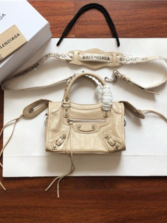발렌*** 클래식 시티 24CM B950039 신상