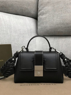 보**베** 미니 토트&숄더백 B567208 신상