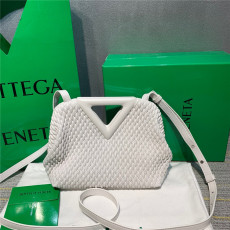 BOTTEGA VENETA 보***** 트라이앵글백 B55668