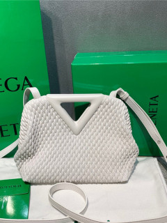 BOTTEGA VENETA 보***** 트라이앵글백 B55668