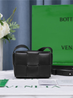 BOTTEGA VENETA 보**베** 카세트백 미니 B6813