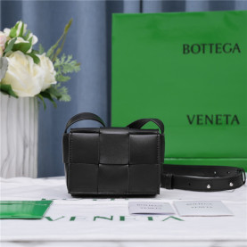 BOTTEGA VENETA 보**베** 카세트백 미니 B6813