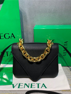 BOTTEGA VENETA 보**베** 마운트백 B19120