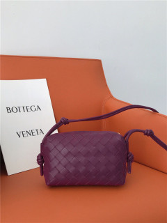 BOTTEGA VENETA 보**베** 아틀란틱 카메라백 V3202