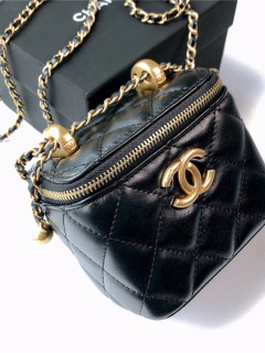 CHANEL 샤* 스몰 체인 코스메틱 케이스 AP2292