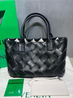 BOTTEGA VENETA 보**베** 미니 토트백 B69321
